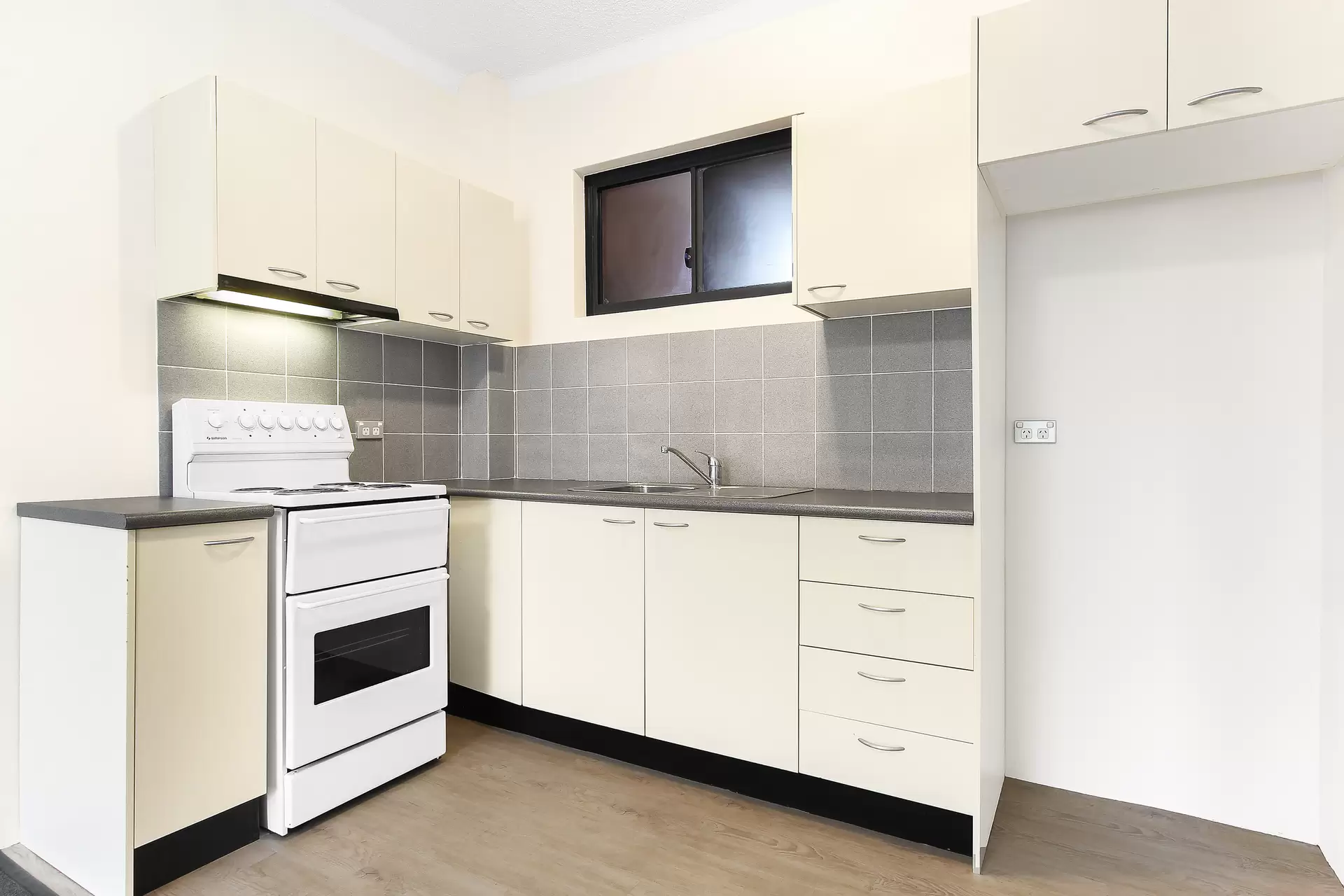 2/7-9 Birchgrove Road, Balmain Leased by Coopers Agency - image 1