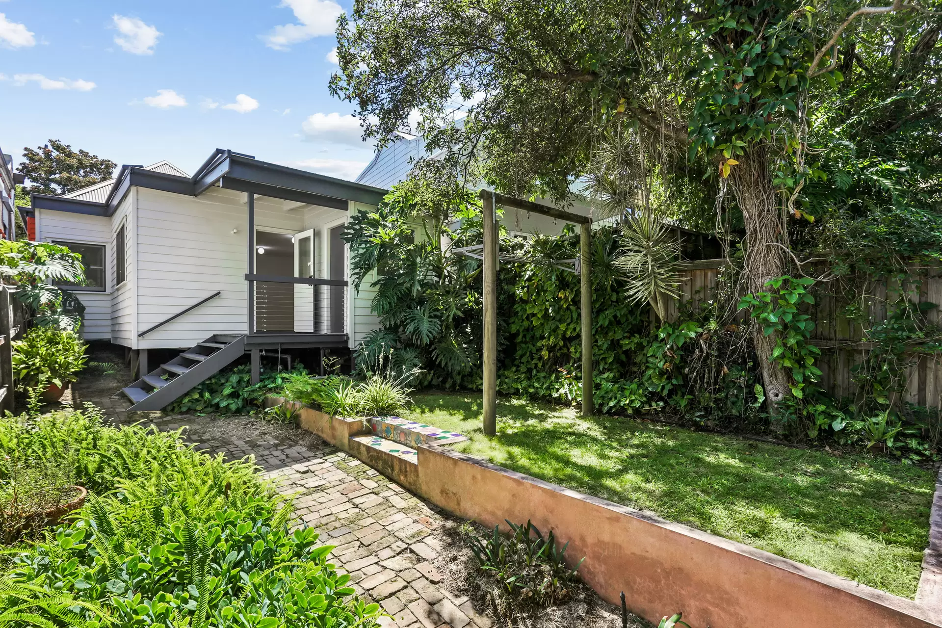 120 Beattie Street, Balmain Leased by Coopers Agency - image 1